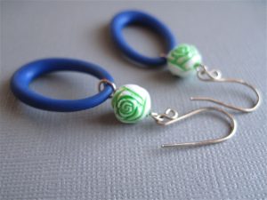 Hoopla, Blue
